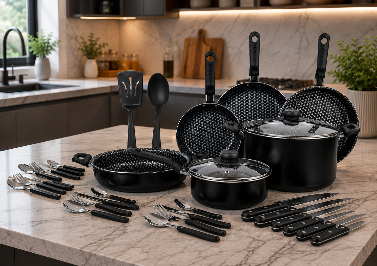 Kit de Cocina EKCO de 32 piezas en color negro con ollas, sartenes, cubiertos y cuchillos